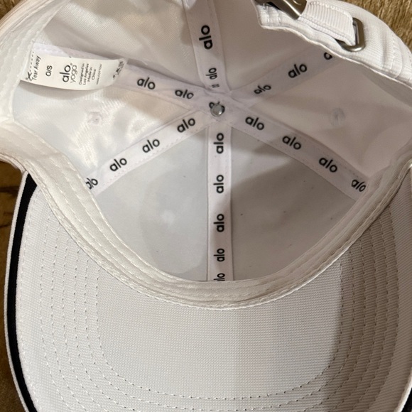 ALO Yoga White Cap with Black Logo - Picture 5 of 7